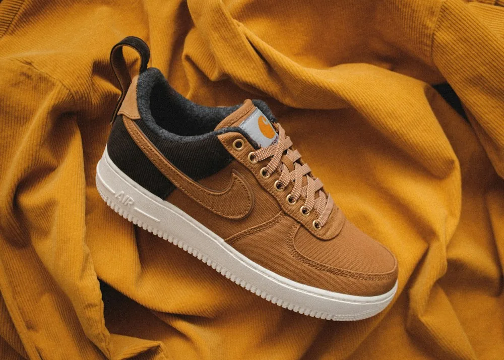 Tenis sucios con manchas